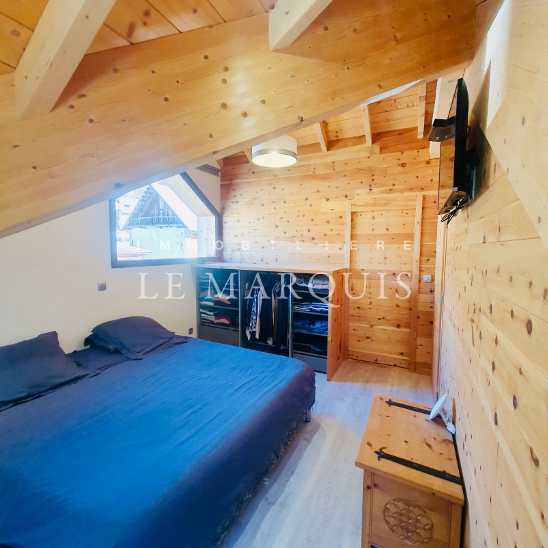 L'espace nuit est bien séparé et composé actuellement de 2 chambres (15 m2 et 13 m2). Possibilité de créer une ou deux chambres supplémentaires