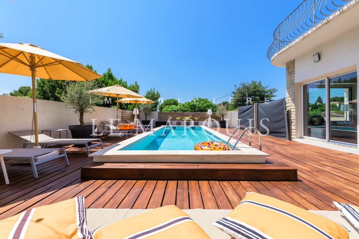 Maison idéalement située, au calme, à 5 minutes à pied des premiers commerces, proche de Marseille, d'Aix-en-Provence et du Var
