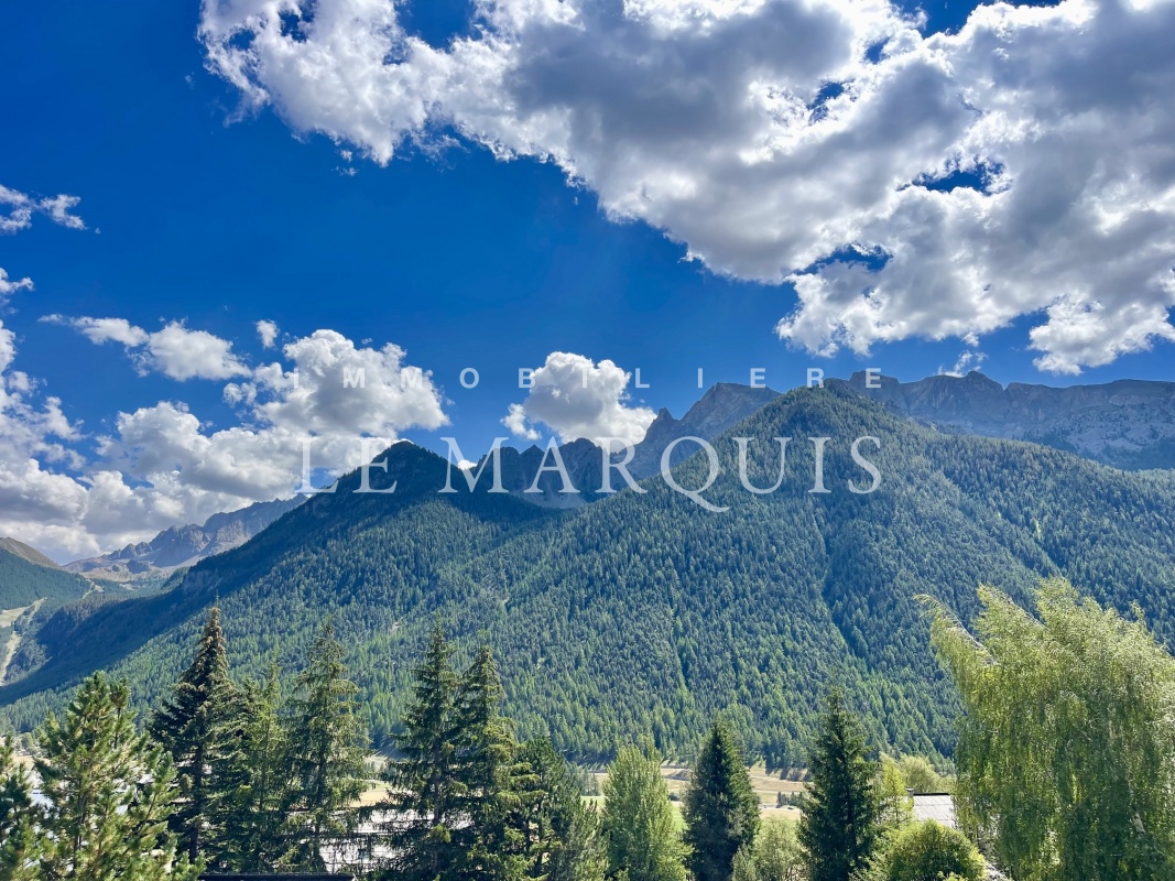 Dès que vous regardez par les fenêtres, un spectacle naturel grandiose s'offre à vous !