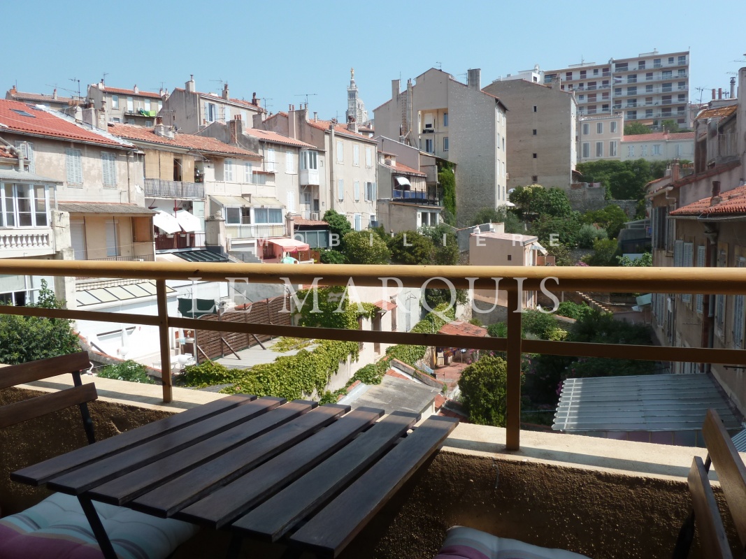 Balcon avec vue dégagée où l'on peut déjeuner au calme