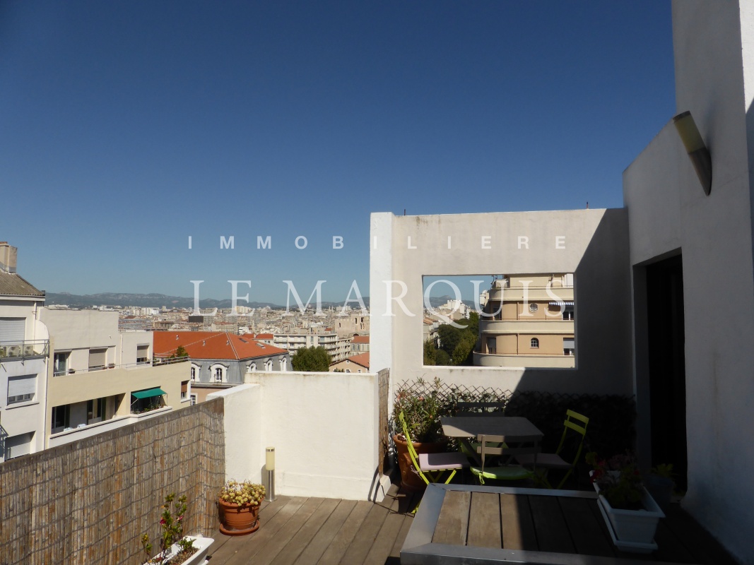 Une belle terrasse à ciel ouvert pour bronzer en toute tranquilité