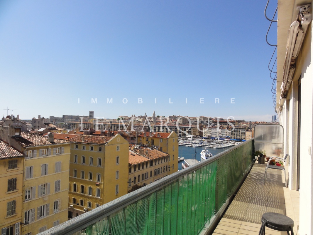 Vue dégagée sur la ville et le Vieux-Port