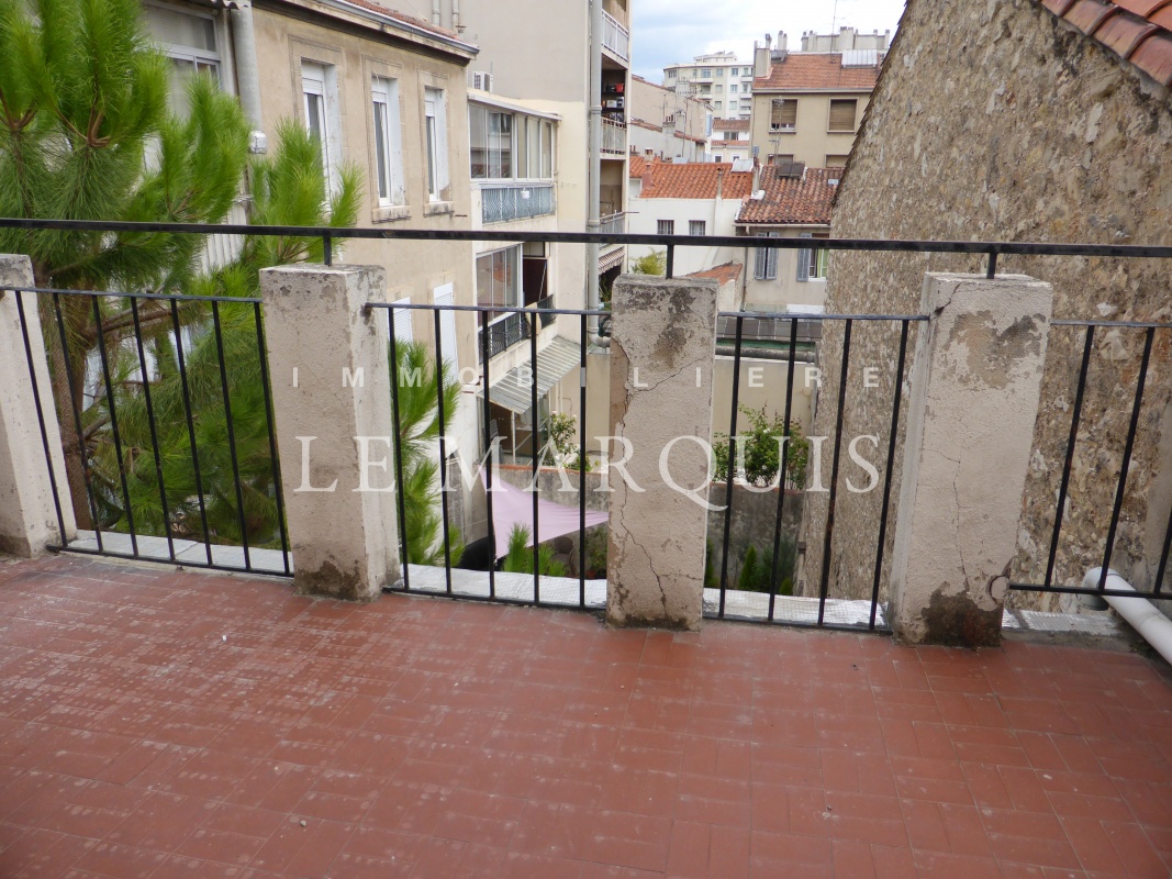 Terrasse 7 m2 ensoleillée au calme sur jardin