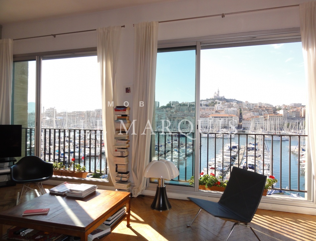 Séjour avec vue sur le Vieux Port et Notre Dame de la Garde